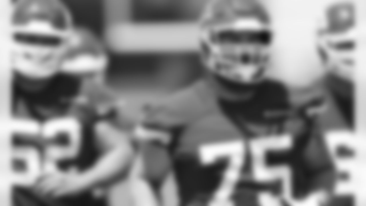 Kansas City Chiefs Offensive Lineman Mike Remmers (75) during phase 3 workouts at the The University of Kansas Health System Training Complex.