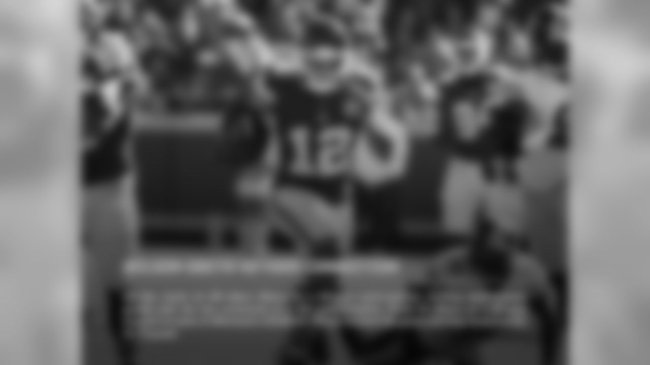 WILSON-SMITH 40-YARD CONNECTION: QB Alex Smith hit WR Albert Wilson for a 40-yard catch- and-run, marking back-to-back games with the two connected on a 40+ yard reception. Smith hit Wilson on a 42-yard touchdown pass at Minnesota (10/18/15). Wilson finished the game catching three passes for 71 yards.