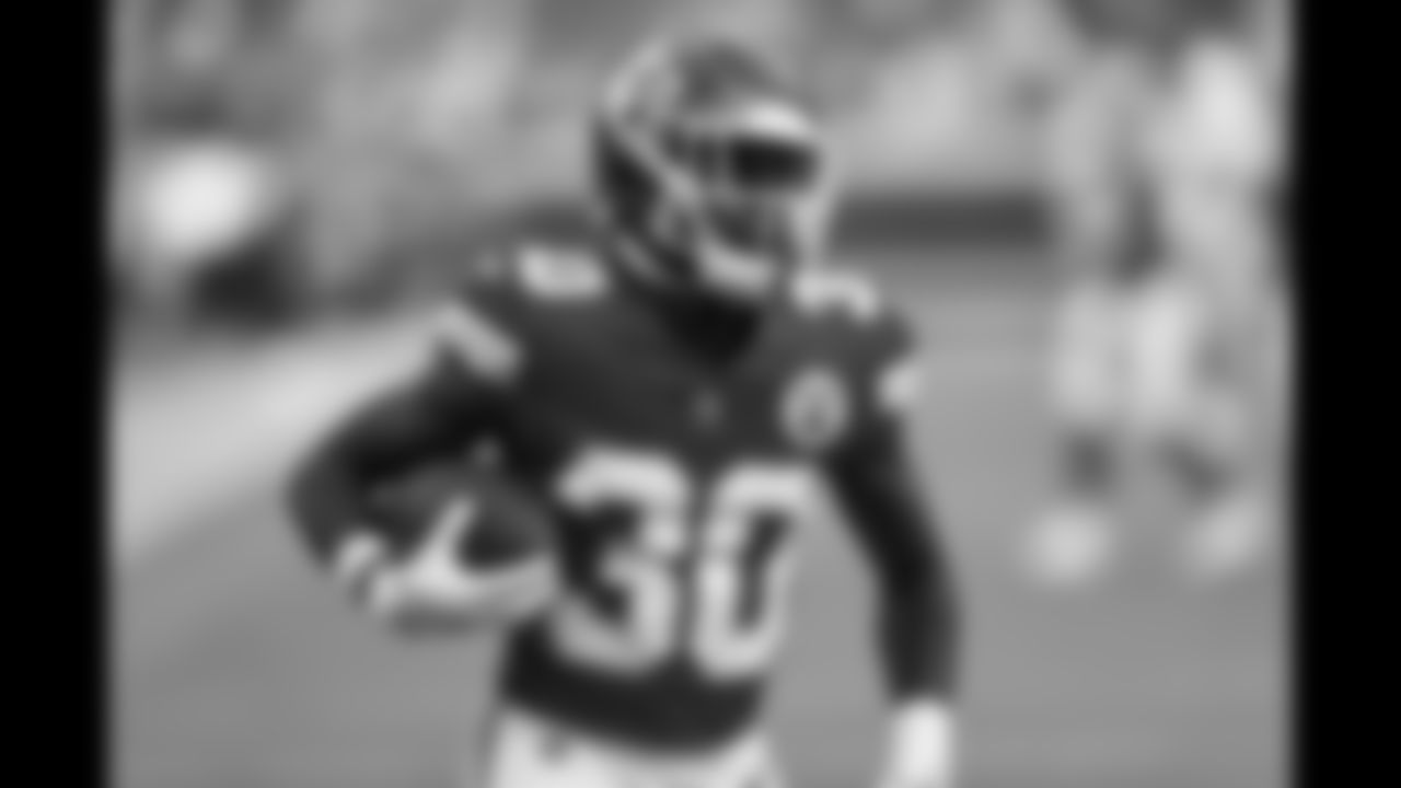 Kansas City Chiefs face off against the Los Angeles Chargers on GEHA Field at Arrowhead Stadium on September 15th, 2022.