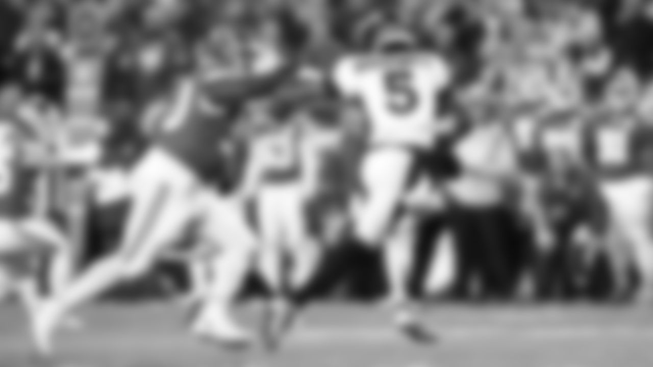 Kansas City Chiefs vs Denver Broncos, GEHA Field at Arrowhead Stadium, Kansas City, MO on December 5, 2021
