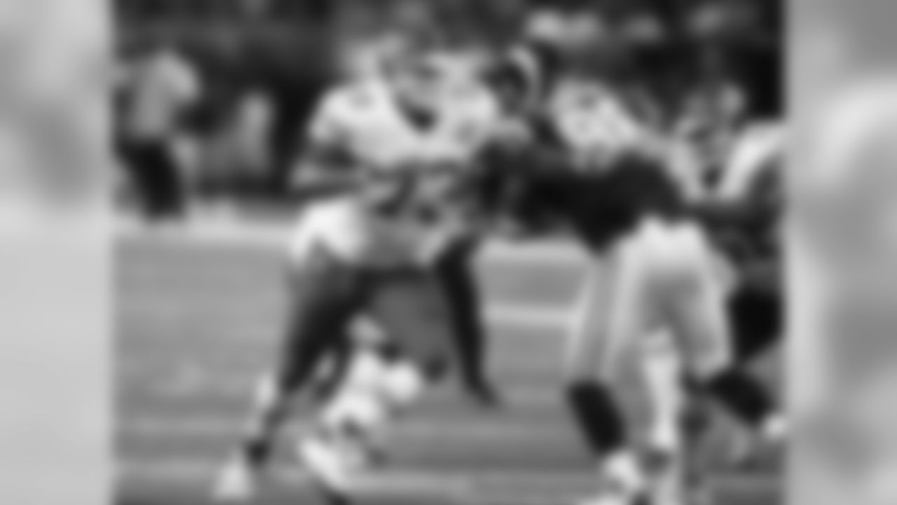 73 - Jon Asamoah - G // HT. 6-4, WT. 305 // College: Illinois // Hometown: Park Forest, Ill.