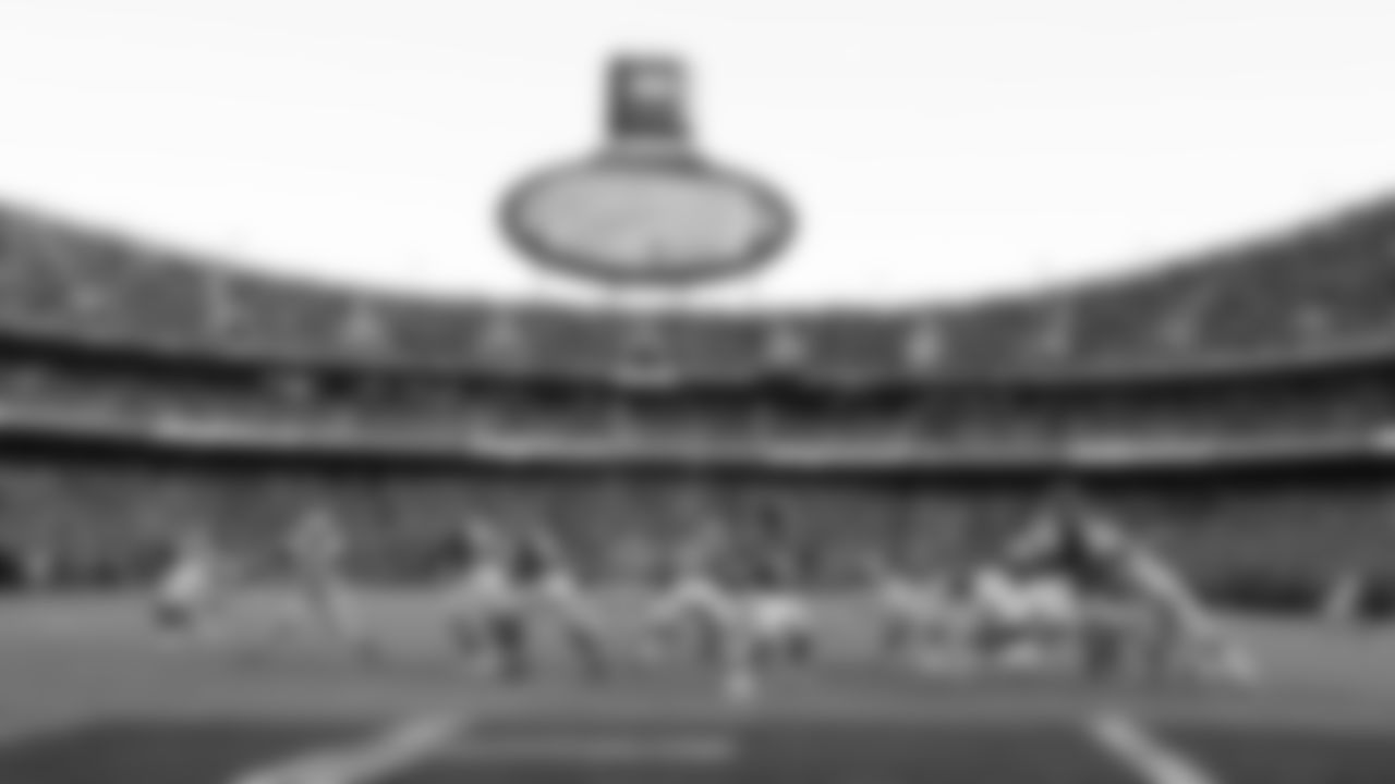 The Kansas City Chiefs face off against the Los Angeles Chargers at GEHA Field at Arrowhead Stadium on October 22, 2023.