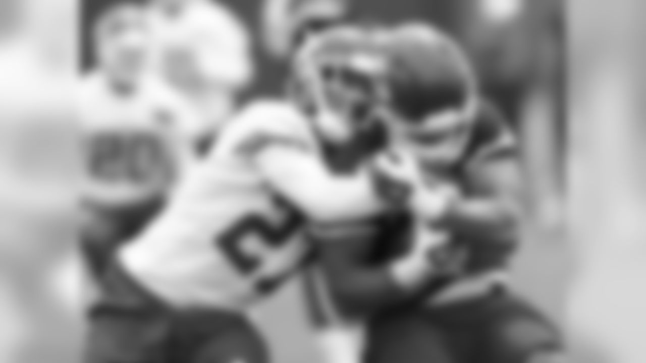 Kansas City Chiefs defensive back Tyvon Branch (27)