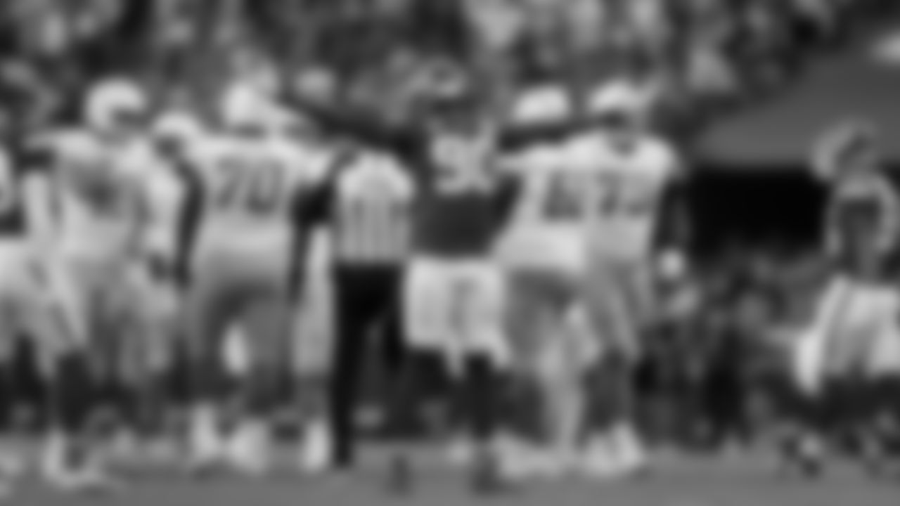 The Kansas City Chiefs face off against the Los Angeles Chargers at GEHA Field at Arrowhead Stadium on October 22, 2023.