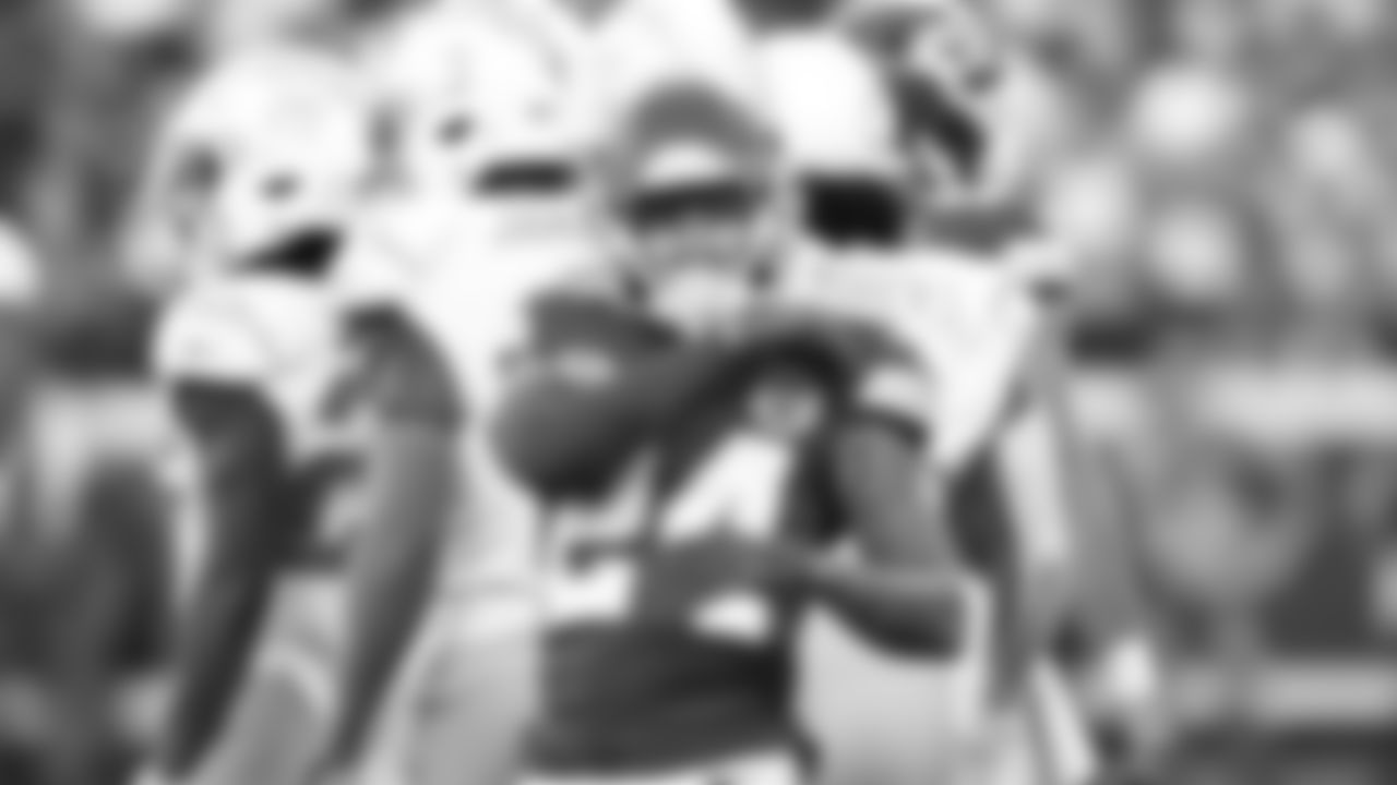 The Kansas City Chiefs face off against the Los Angeles Chargers at GEHA Field at Arrowhead Stadium on October 22, 2023.