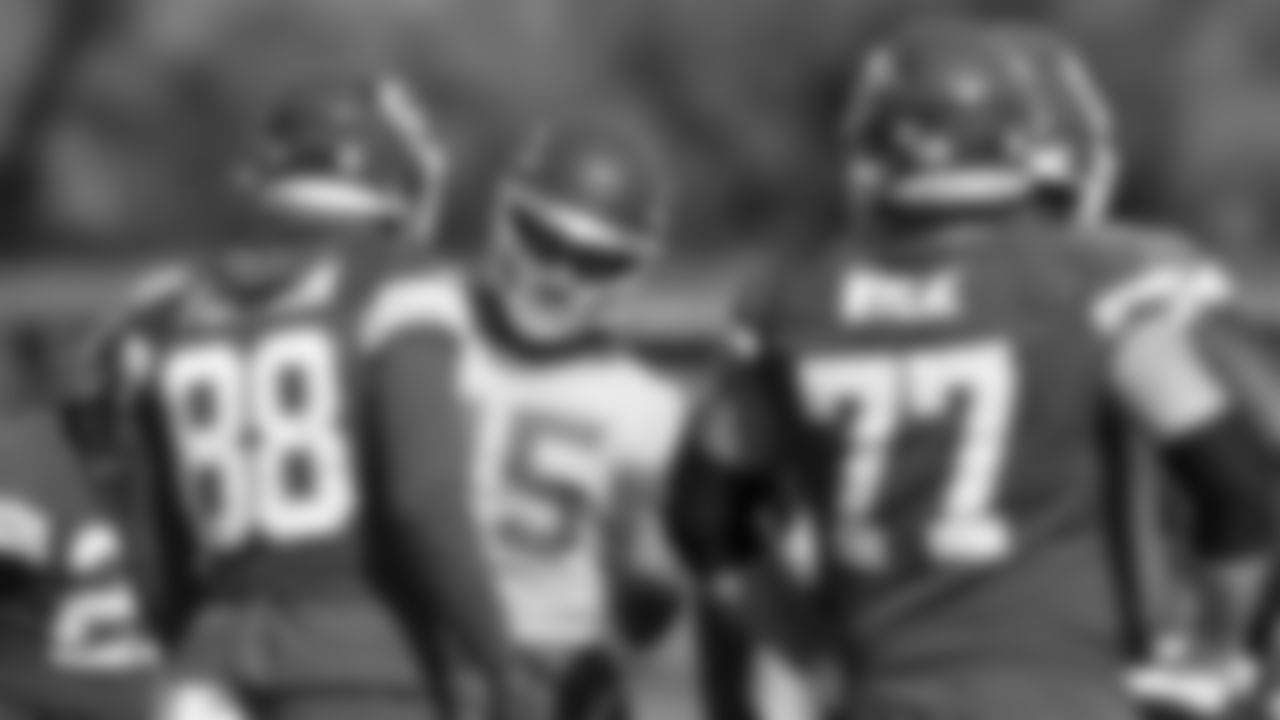 Kansas City Chiefs quarterback Patrick Mahomes (15) in an offensive huddle during practice on Thursday, October 13, 2022.