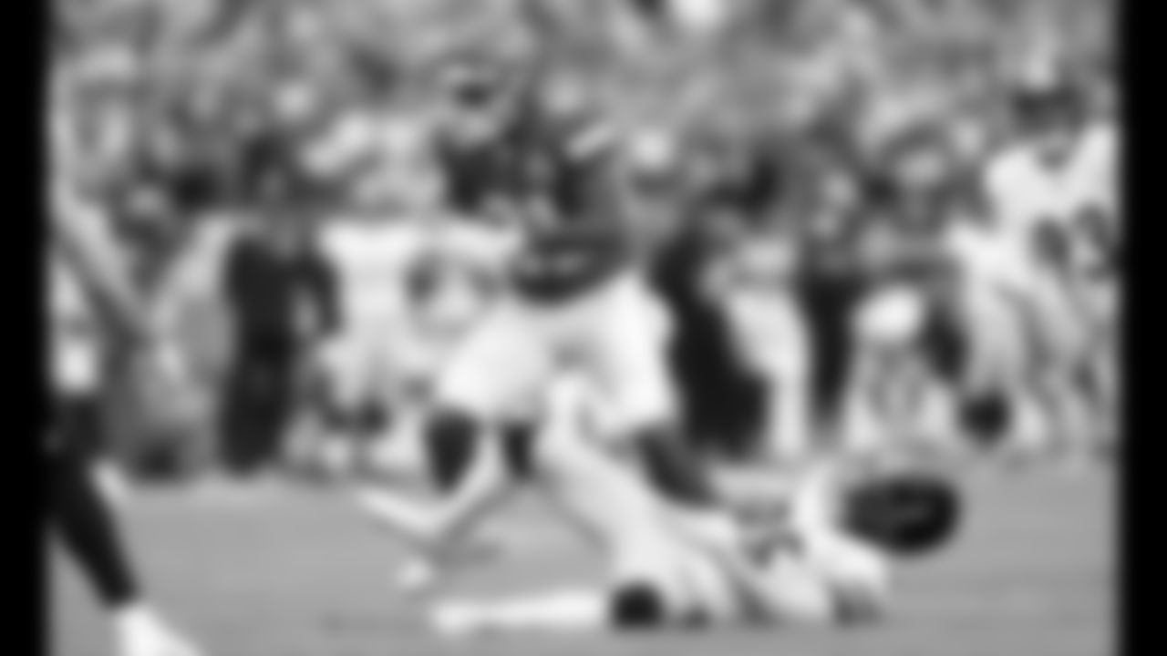 Kansas City Chiefs running back Darrel Williams (31) runs with the ball during an NFL football game against the Pittsburgh Steelers, Sunday, December 26, 2021 in Kansas City.