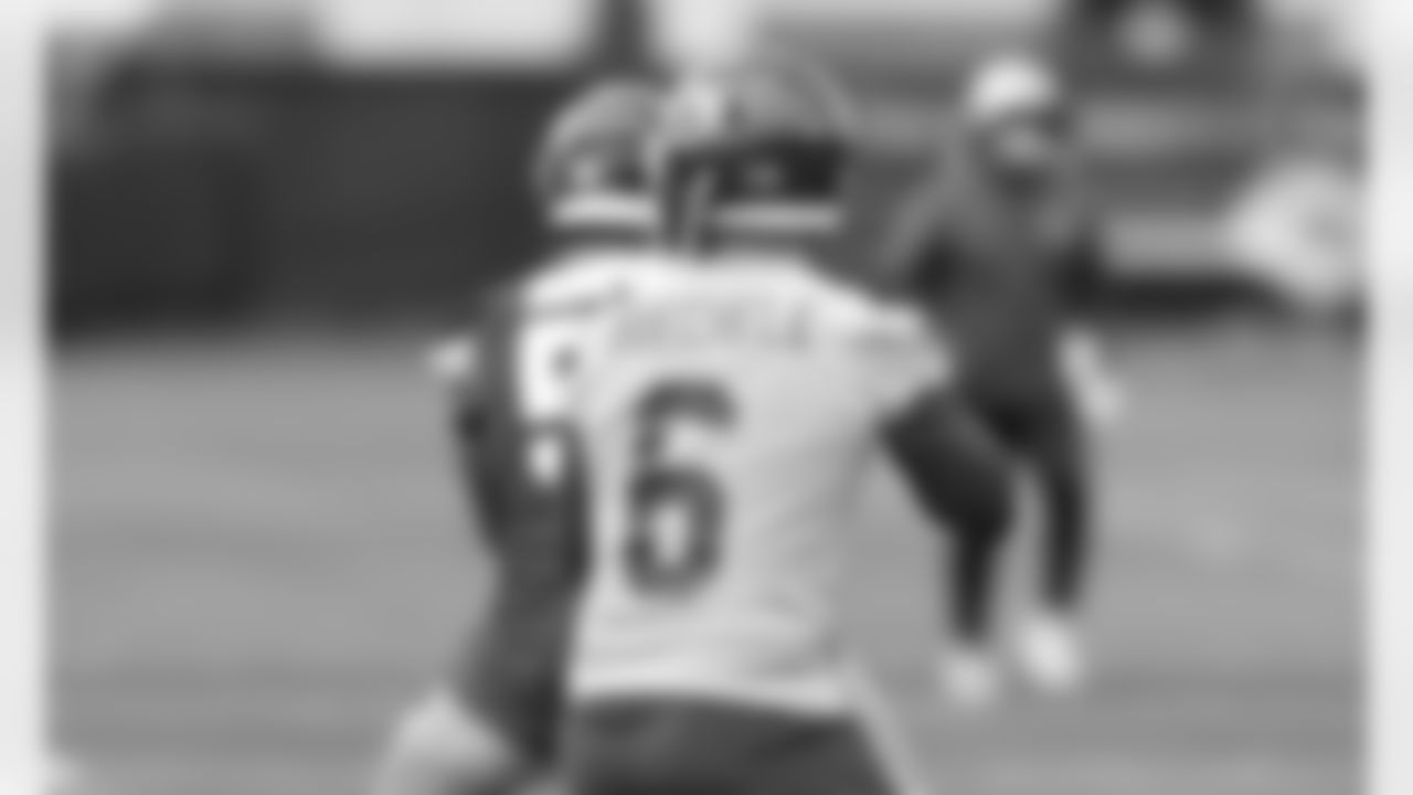 QB Shane Buechhele (6) during practice at the first day at Chiefs rookie mini camp.