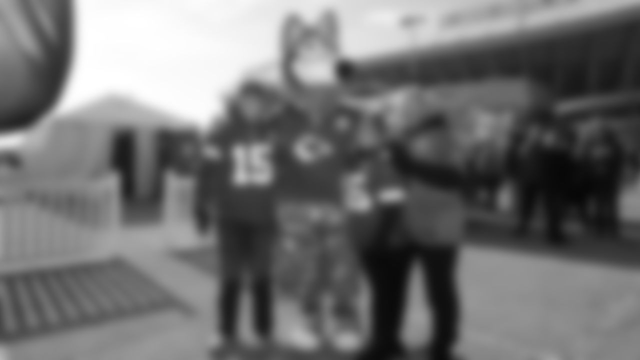 Kansas City Chiefs face off against the Jacksonville Jaguars at GEHA Field at Arrowhead Stadium on November 13, 2022.