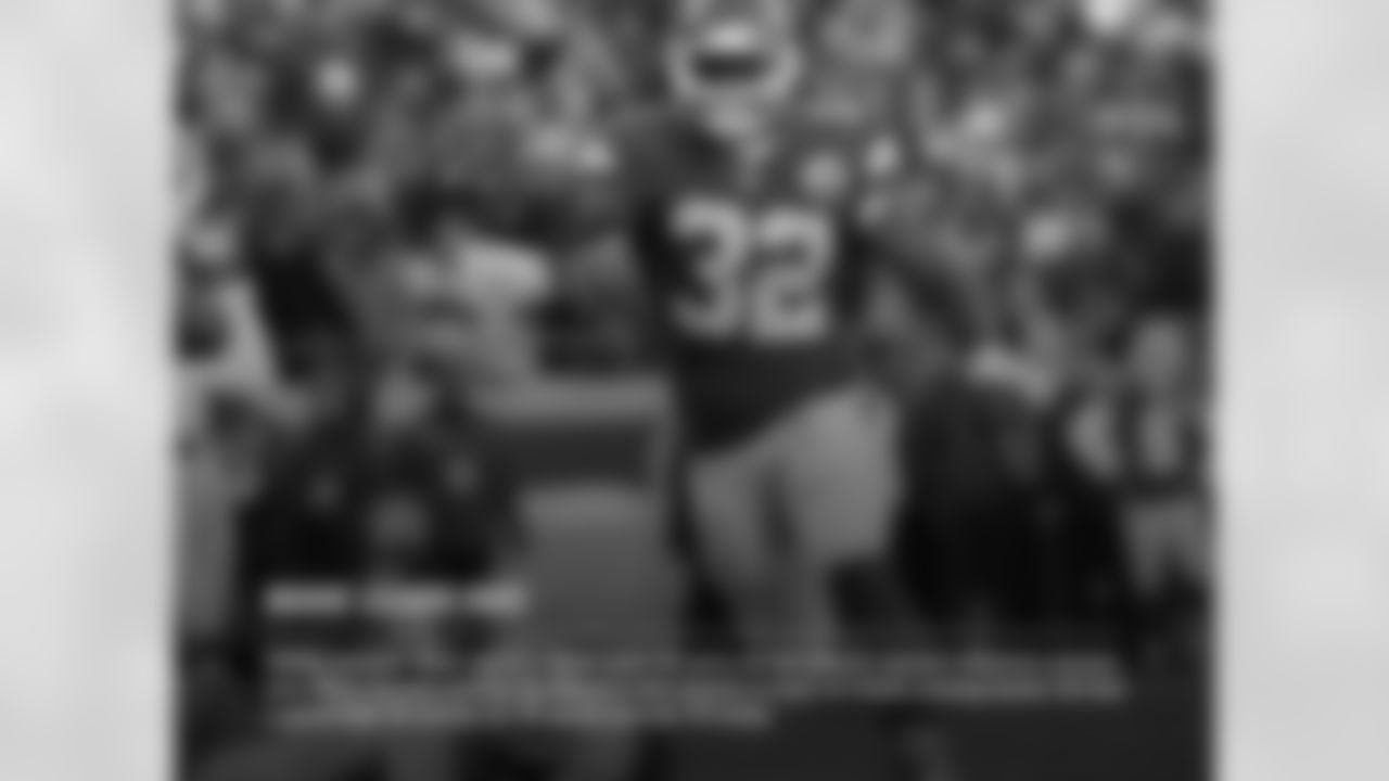 WARE LEADS RBs: FB/RB Spencer Ware ran in a three-yard TD carry on the team's second offensive possession. Ware has six rushing touchdowns this season to lead all Chiefs running backs. He had a game-high 16 carries for 76 yards and one TD today.