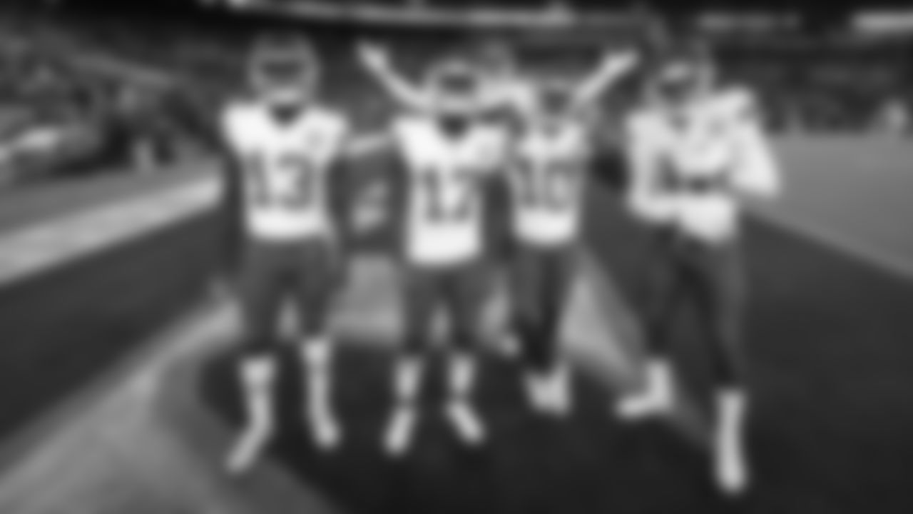Kansas City Chiefs receivers prior to the Week 2 game against the Baltimore Ravens at M&T Bank Stadium on September 19, 2021