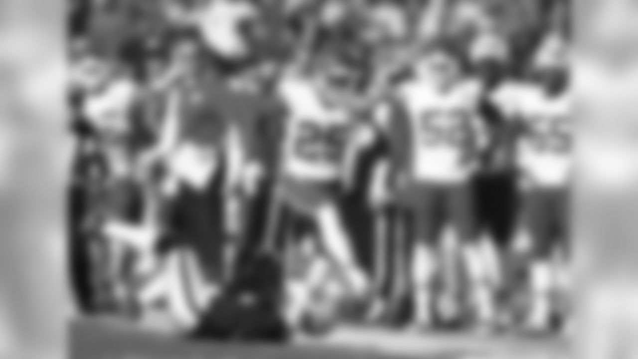 Kansas City Chiefs running back Jamaal Charles (25)