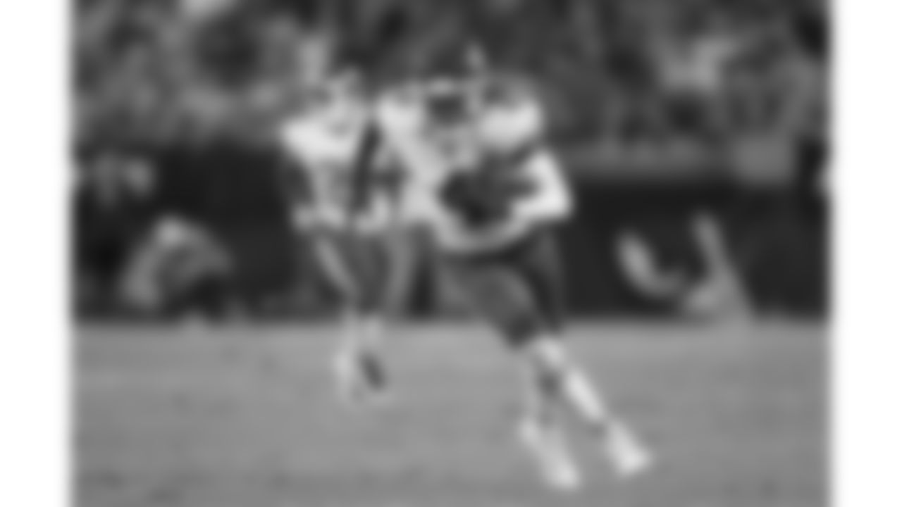 Kansas City Chiefs wide receiver Rashee Rice (4) runs the ball during the game at the Chiefs preseason Week 2 matchup against the Arizona Cardinals on Saturday, August 19, 2023.