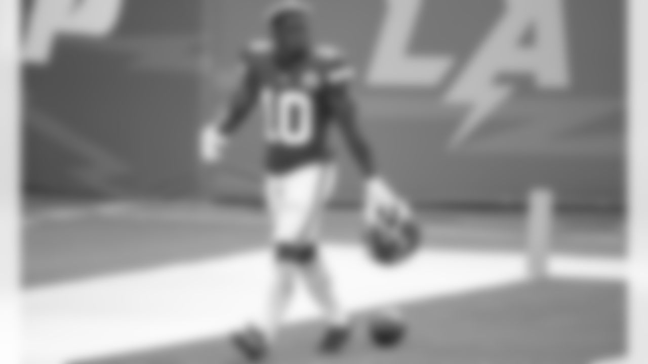 Kansas City Chiefs Wide Receiver Tyreek Hill (10) celebrates after scoring a touchdown against the Los Angeles Chargers on Sunday September 20, 2020.