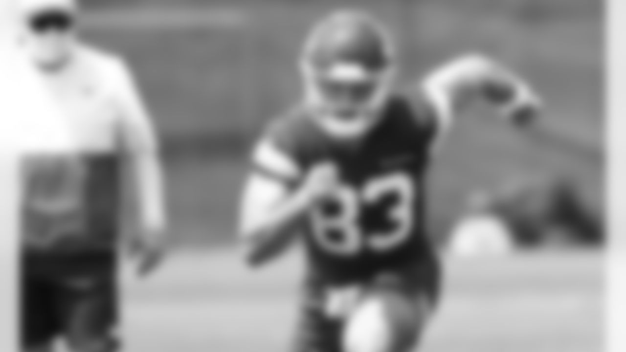 TE Noah Gray (83) during practice at the first day at Chiefs rookie mini camp.