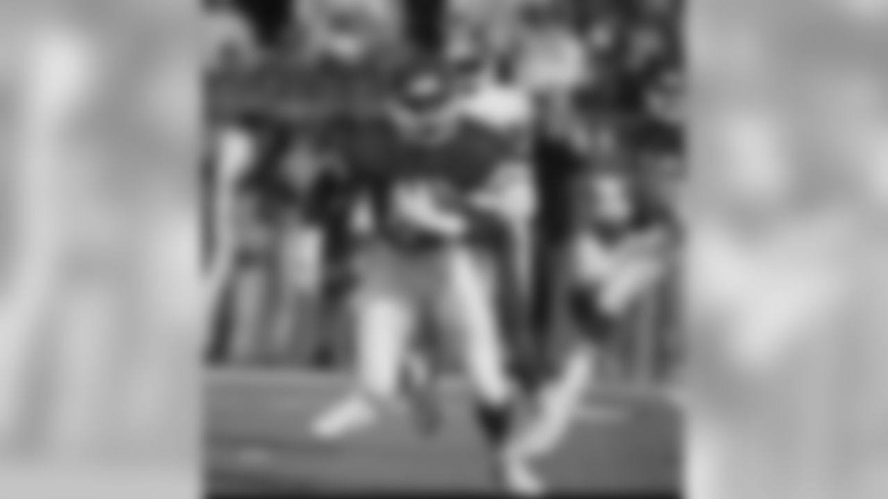 Blowing by Broncos defenders during the Chiefs 17-16 win on September 22, 1996.