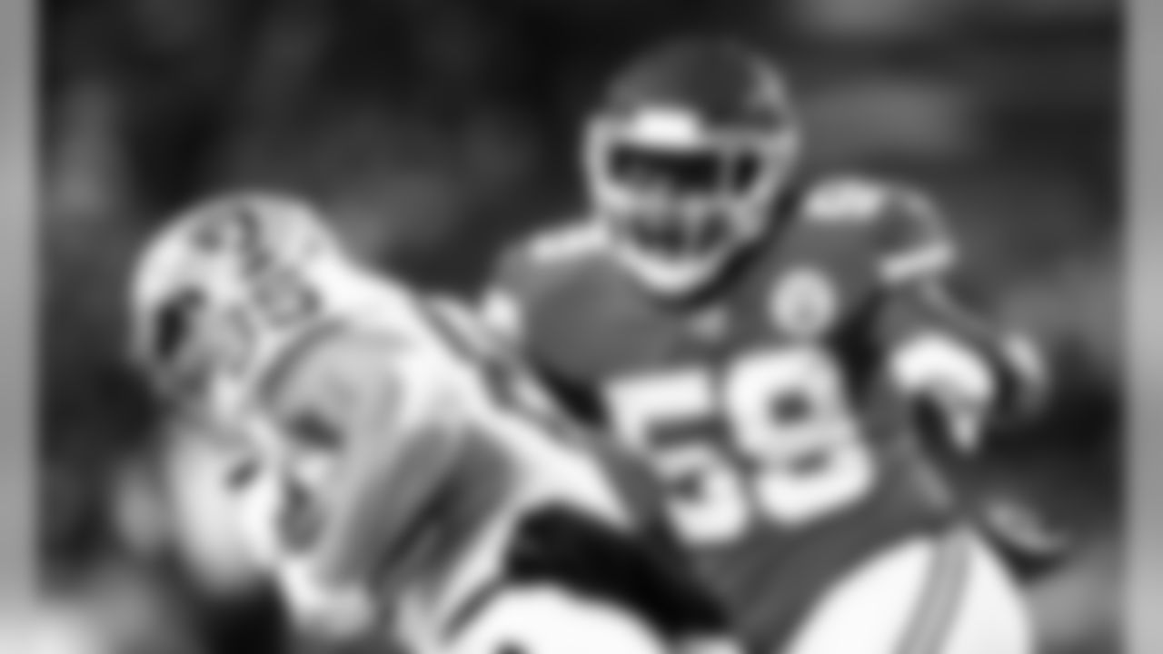 Kansas City Chiefs Linebacker Reggie Ragland (59) during the game between the Kansas City Chiefs and Oakland Raiders at Arrowhead Stadium on December 1, 2019.