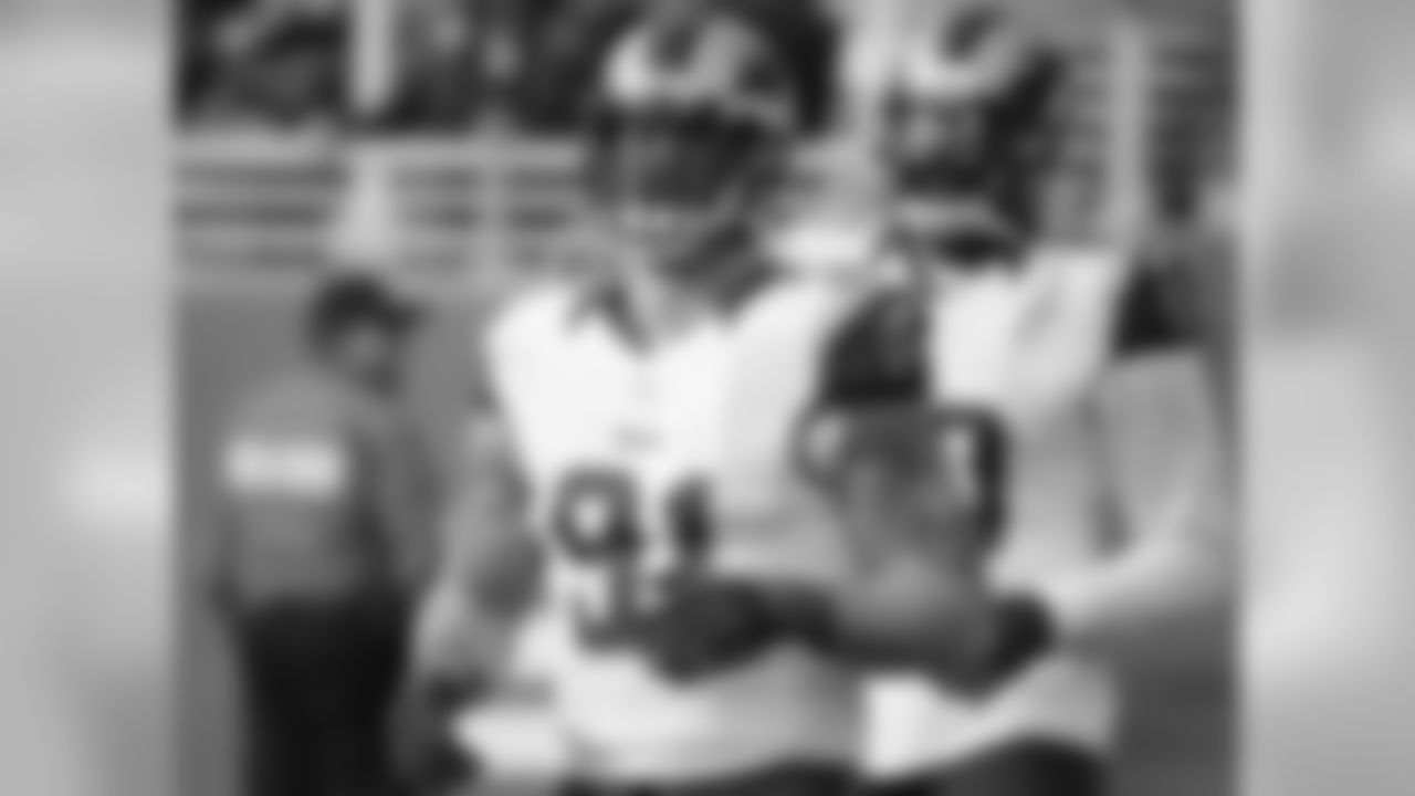 Rams DL Chris Long (91)