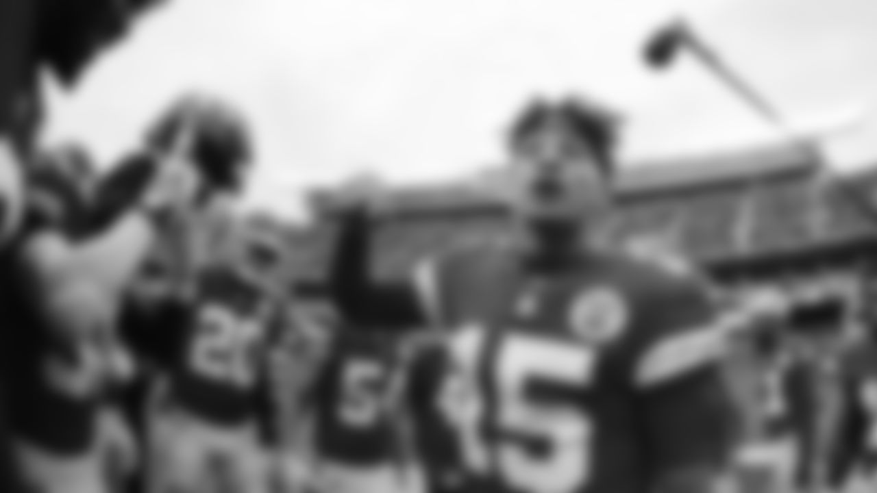 Kansas City Chiefs quarterback Patrick Mahomes (15) leading the team huddle prior to an NFL Football game against the Los Angeles Rams, Sunday Nov 27, 2022 in Kansas City MO.