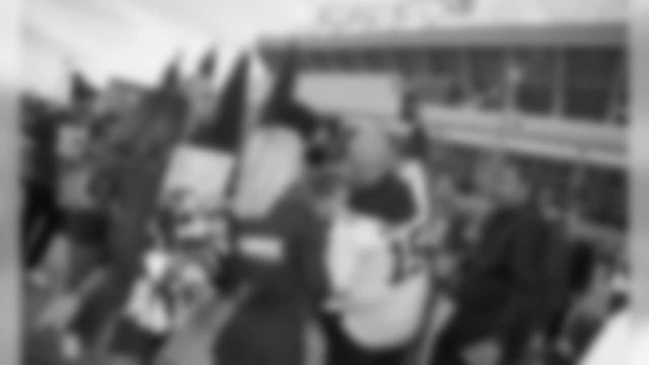 013_2019_GB_Cheer
