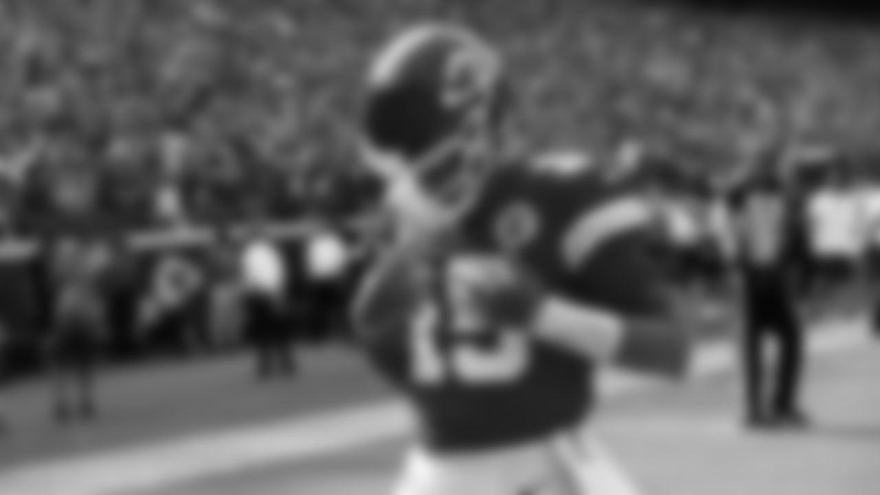 Kansas City Chiefs vs Cleveland Browns during NFL Season Opener at GEHA Field at Arrowhead Stadium in Kansas City, MO on September 12, 2021