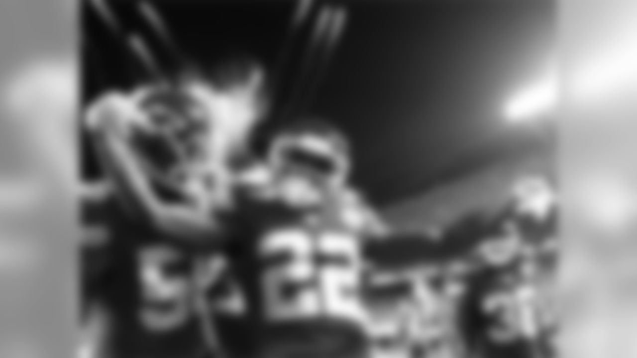 DB Marcus Peters
