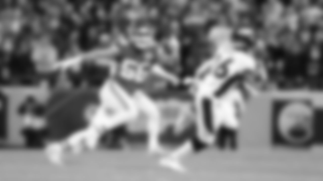 Kansas City Chiefs vs Denver Broncos, GEHA Field at Arrowhead Stadium, Kansas City, MO on December 5, 2021