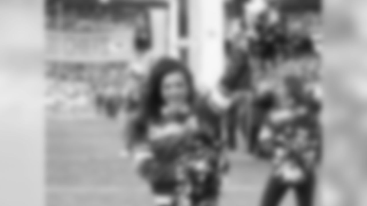 021_2018_ChiefsRaiders_Cheer