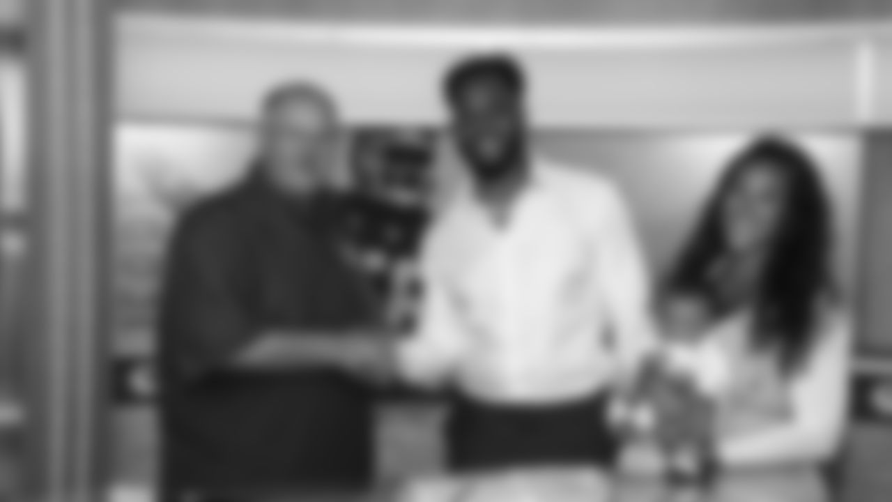 008_2019_DJ_Signing_1D