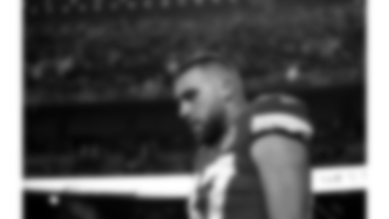 Kansas City Chiefs tight end Travis Kelce (87) prior to an NFL football game against the Denver Broncos, Sunday, December 5, 2021 in Kansas City.