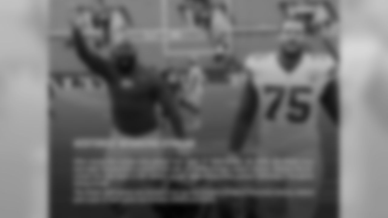 HISTORIC WINNING STREAK: After losing five consecutive games from Sept. 17, 2015 to Oct. 18, 2015, the Chiefs have won eight consecutive contests from Oct. 25, 2015 through today's victory. Kansas City becomes the only team in NFL history to win eight consecutive games following a five-game losing streak.
The Chiefs eight-game win streak is the second-longest streak in franchise history, behind just a pair of nine-game win streaks (2003 and 2013).