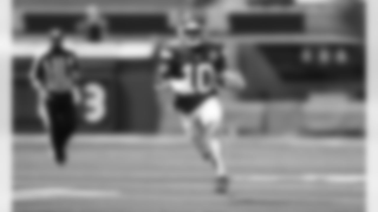 Kansas City Chiefs wide receiver Tyreek Hill (10) during the game between the Kansas City Chiefs and the Los Angeles Chargers at SoFi Stadium on September 20, 2020