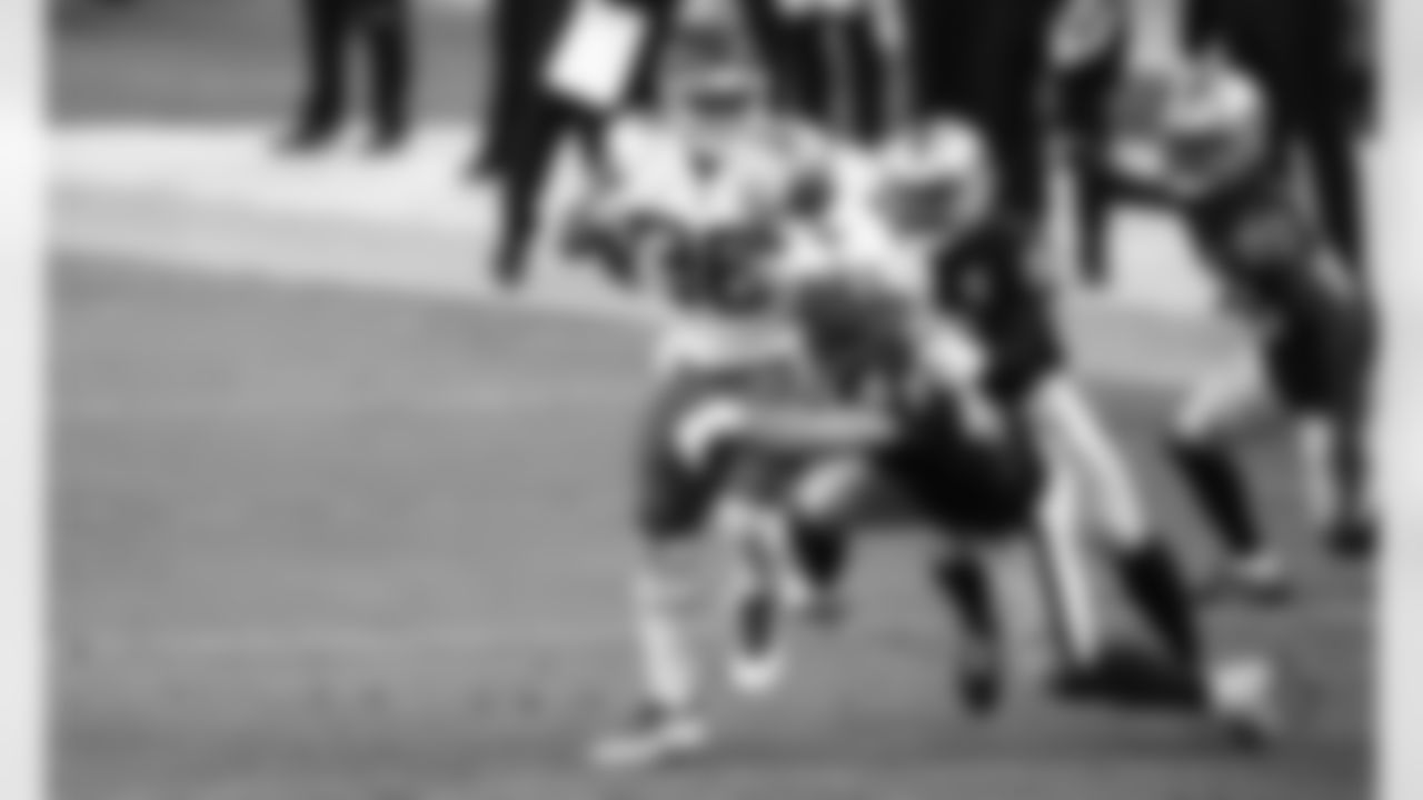Kansas City Chiefs running back Le'Veon Bell (26) during an NFL football game against the Las Vegas Raiders at Allegiant Stadium on November 22, 2020