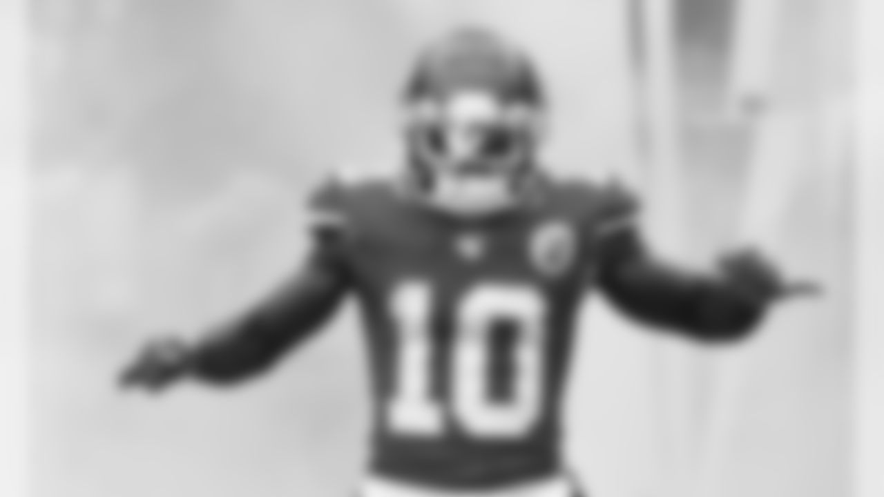 Kansas City Chiefs Wide Receiver Tyreek Hill (10) prior to the game between the Kansas City Chiefs and the Los Angeles Chargers at Arrowhead Stadium.
