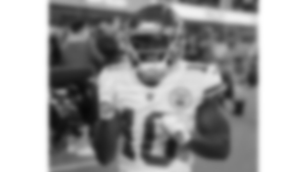 Kansas City Chiefs wide receiver Tyreek Hill (10) during an NFL football game against the Los Angeles Chargers on Thursday, December 16, 2021 in Los Angeles.