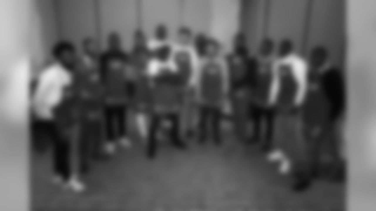 018_TM_Waiter19