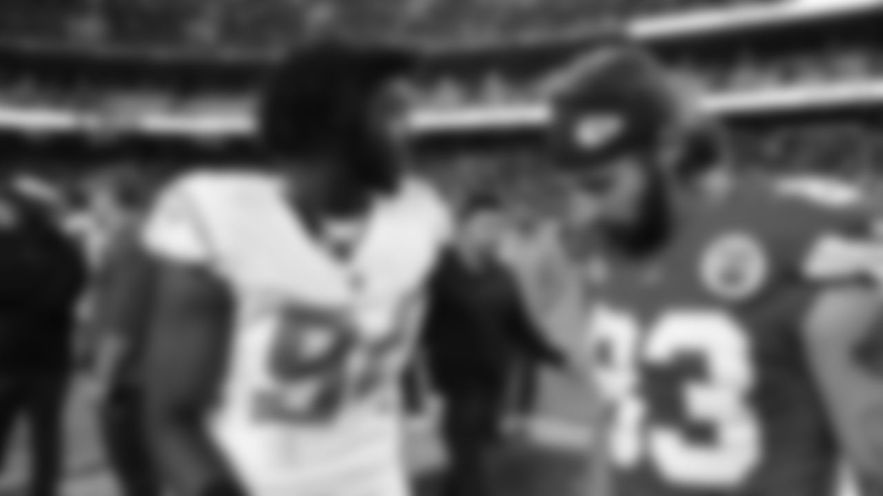 The Kansas City Chiefs face off against the Los Angeles Chargers at GEHA Field at Arrowhead Stadium on October 22, 2023.