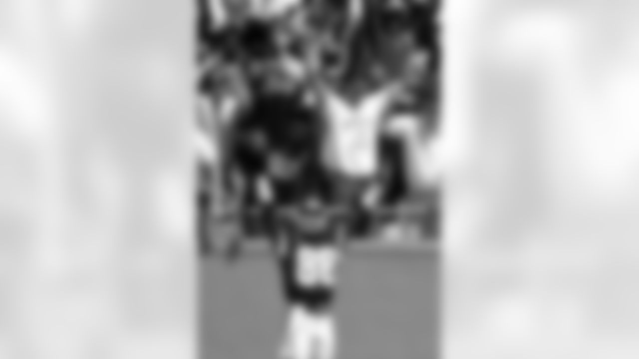 WR, Carlos Carson