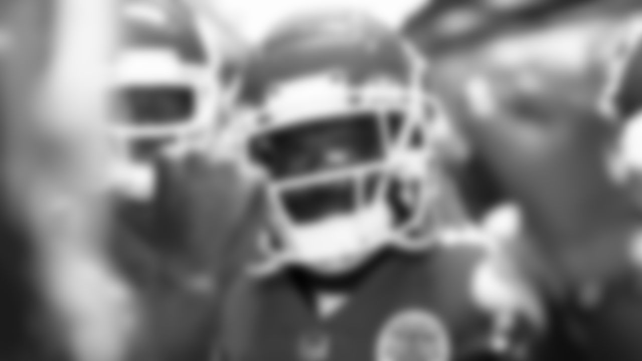 Kansas City Chiefs wide receiver Tyreek Hill (10) prior to a NFL preseason football game against the Minnesota Vikings, Friday, August 27, 2021 in Kansas City.