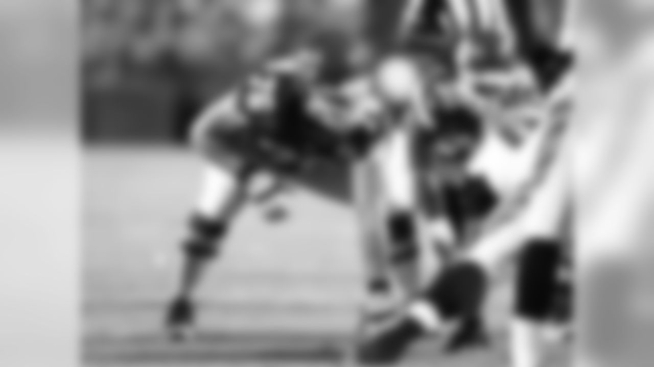 Kansas City Chiefs offensive lineman Laurent Duvernay-Tardif (76)