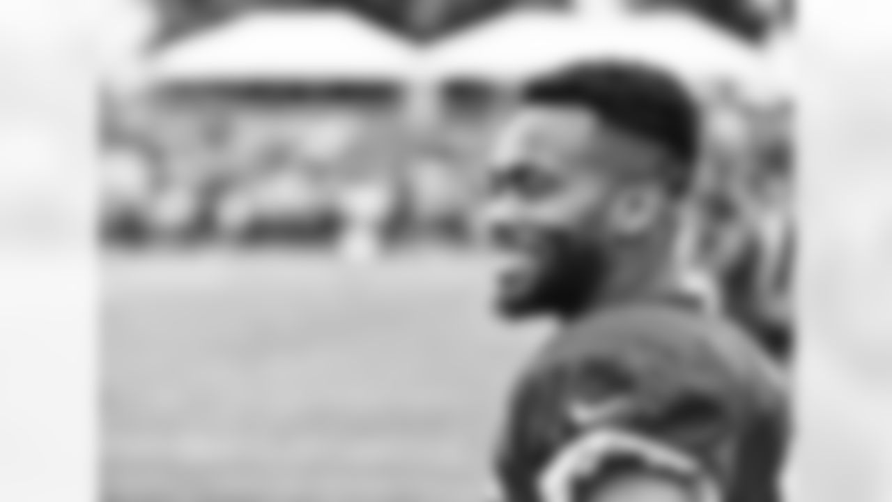 Kansas City Chiefs running back Charcandrick West (35)