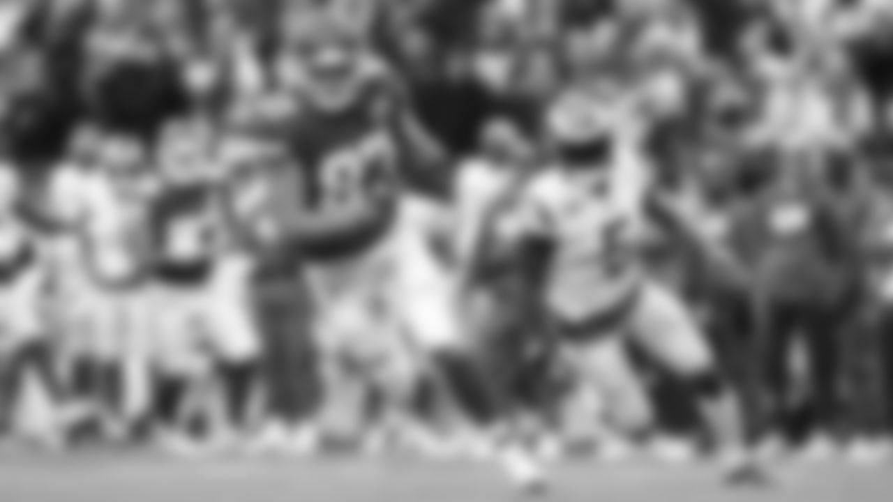 Kansas City Chiefs tight end Travis Kelce (87) runs with the ball after a catch during an NFL Football game against the Los Angeles Rams, Sunday Nov 27, 2022 in Kansas City MO.