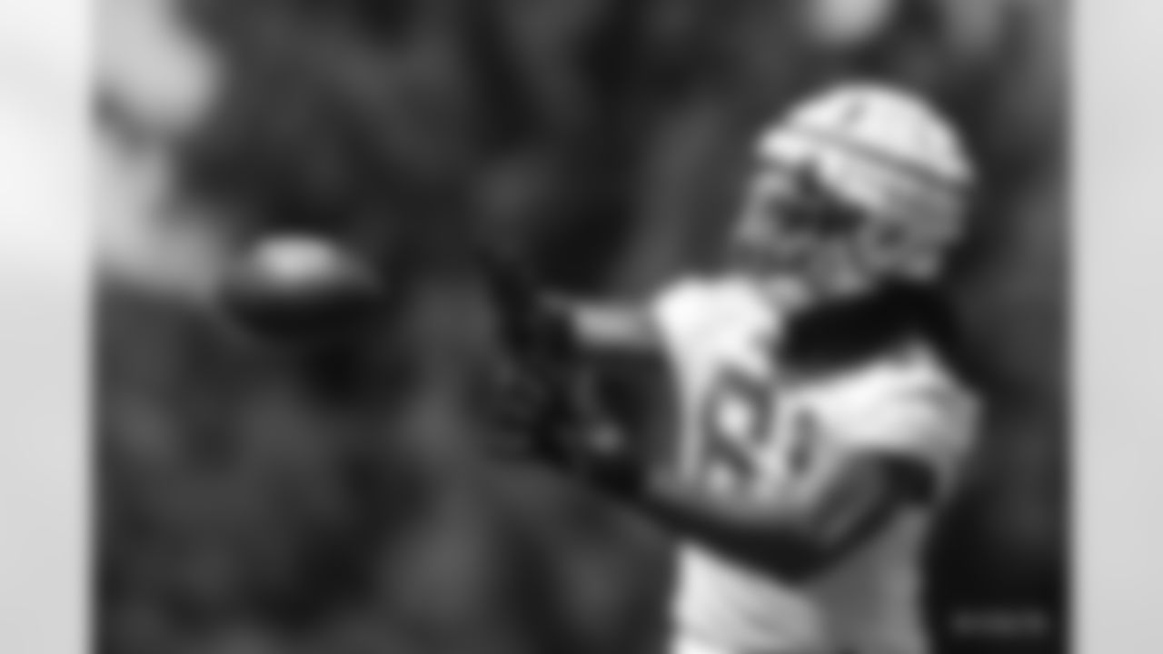 81 TE Mo Alie-Cox
