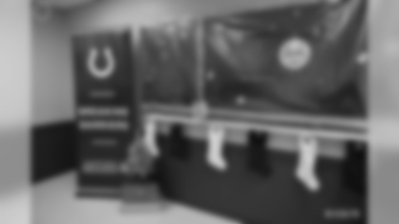 2019_1209_ShopWithColt_0018