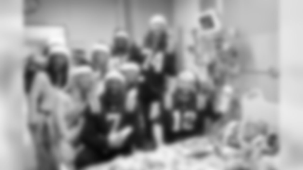 2018_1217_RileyCaroling0423