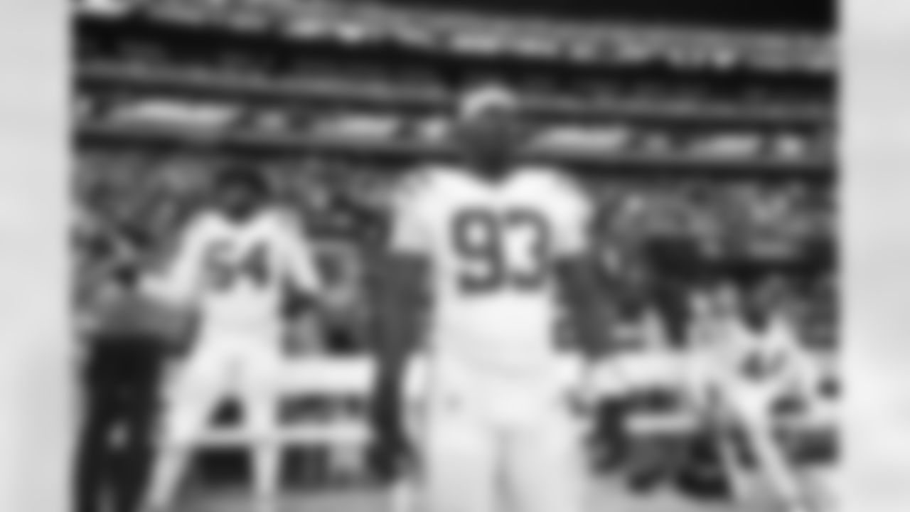 54 DE Dayo Odeyingbo, #93 DT Eric Johnson, #44 LB Zaire Franklin