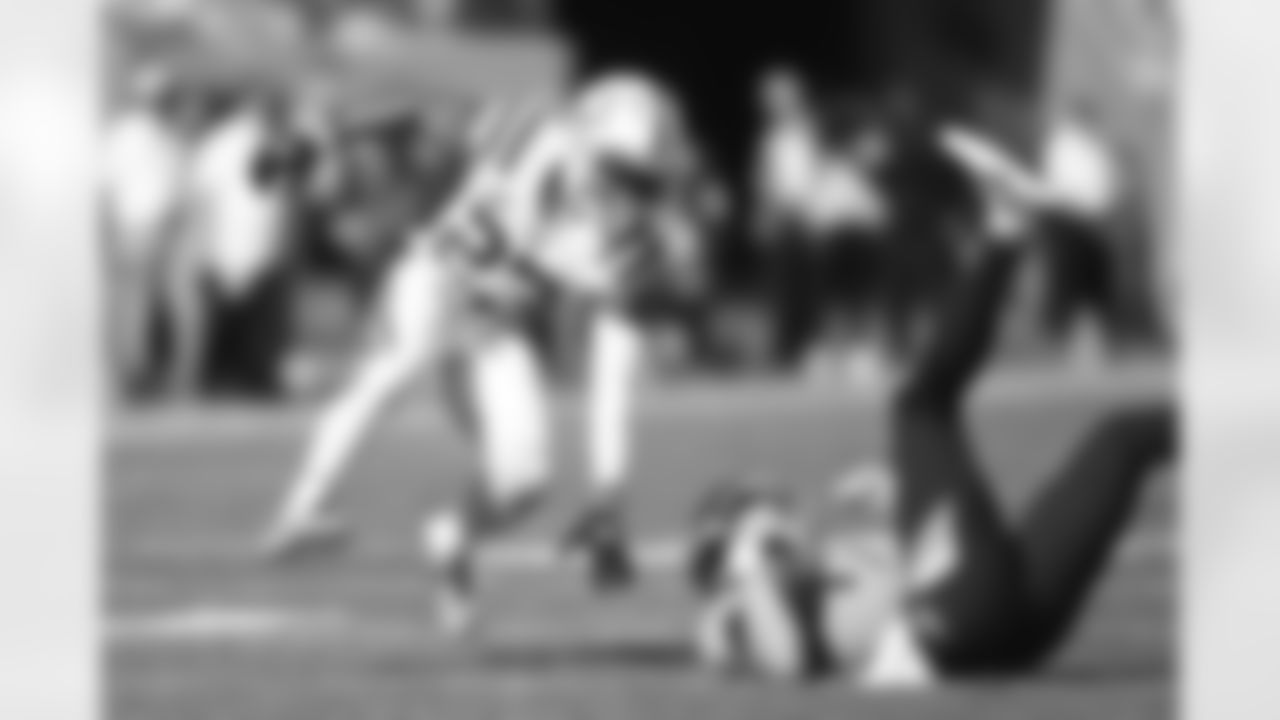 23 CB Kenny Moore II