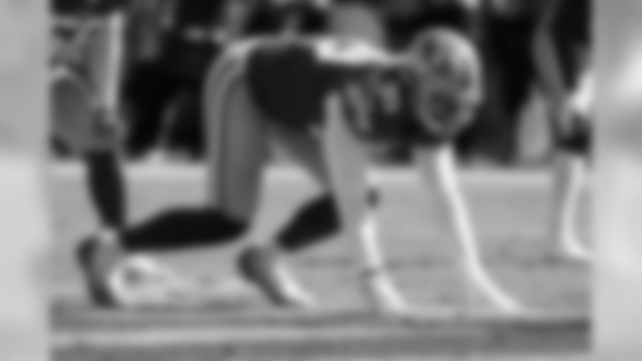 San Francisco 49ers defensive tackle DeForest Buckner (99) lines up in a four-point stance during an NFL game against the Los Angeles Rams, Sunday, Oct. 13, 2019, in Los Angeles. The 49ers defeated the Rams 20-7. (Kevin Terrell via AP)