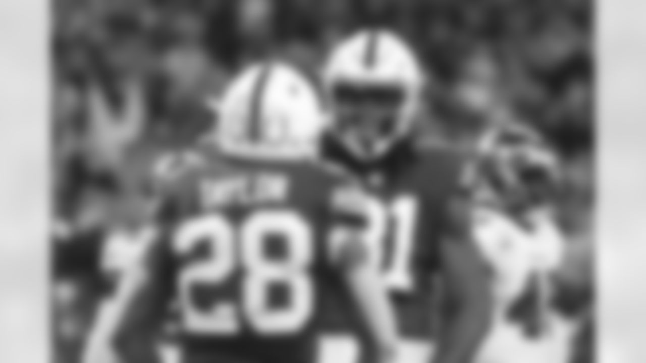 28 RB Jonathan Taylor, #81 TE Mo Alie-Cox