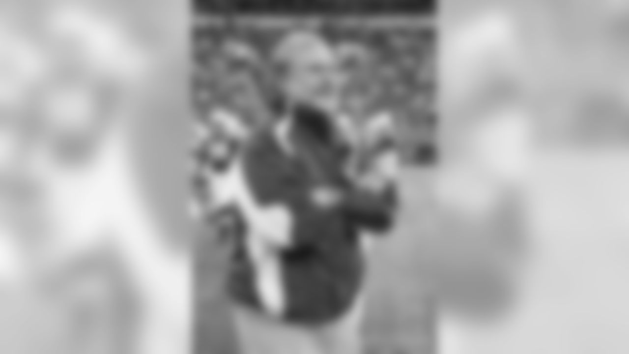 Howard Mudd has over 40 years of NFL experience as a coach and player and he re-joins Indianapolis after serving as the Colts offensive line coach for 12 seasons (1998-2009).